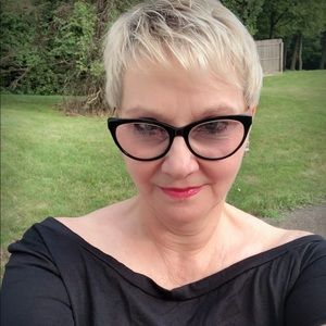 Meet your Posher, Ewa